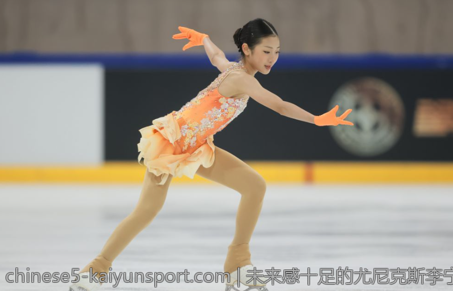 未来感十足的尤尼克斯李宁羽毛球拍2026新品震撼上市